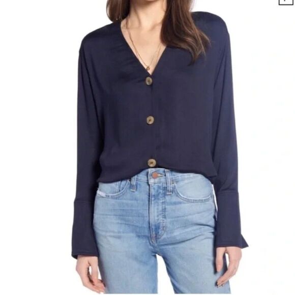 Revolve Something Navy V-Neck Button Down Blouse in Navy Night Size M - Picture 1 of 6